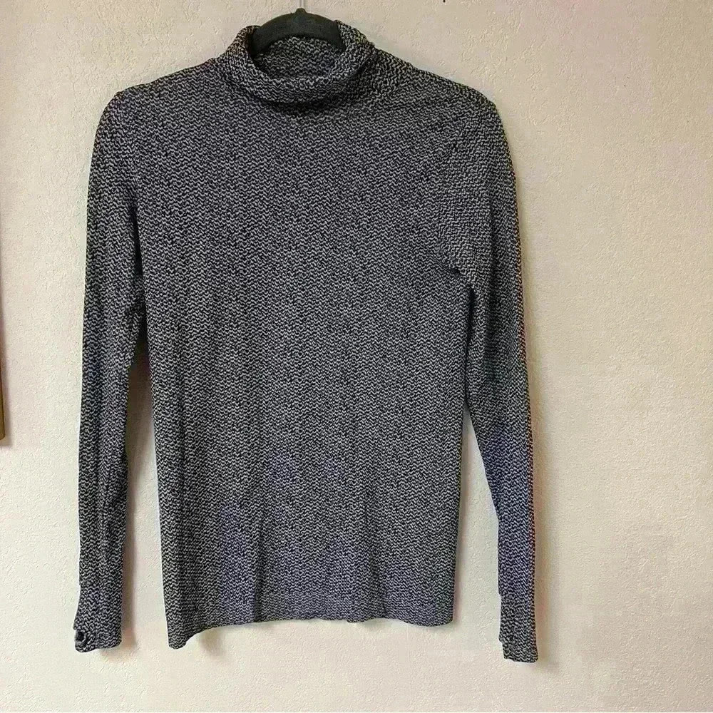 FLURRY BASE LAYER TURTLENECK Gray Athleta Top S